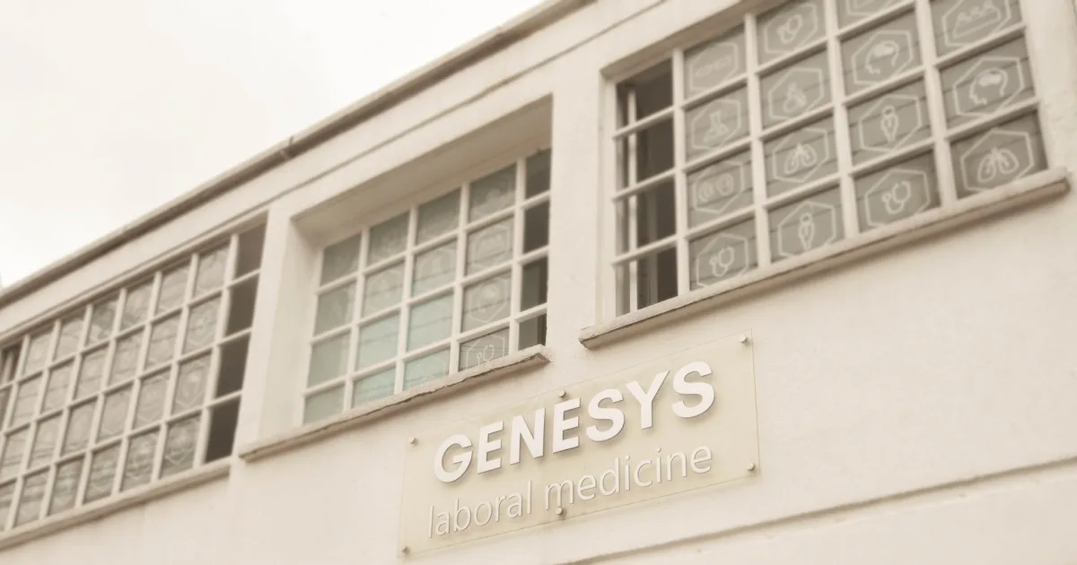 Fachada de la sede de Genesys Laboral Medicine en Bogotá