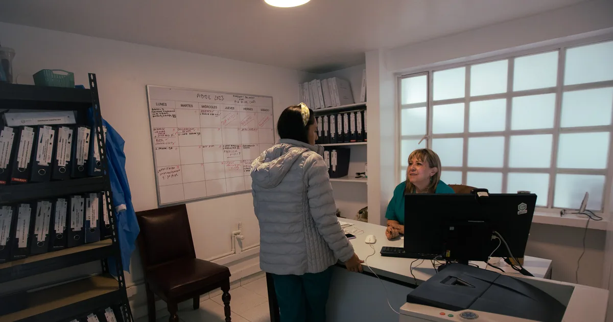 Oficina administrativa de Genesys Laboral Medicine con archivo de carpetas