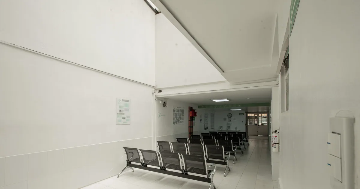 Sala de espera vacía en la sede de Genesys Laboral Medicine